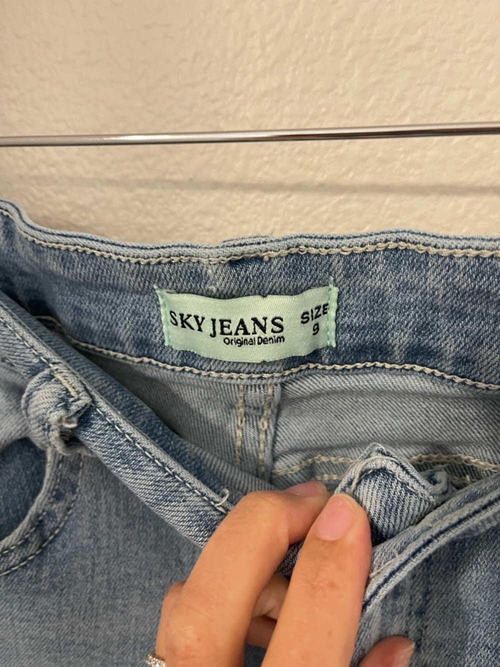 Women's Light Blue Boyfriend Jeans - Relaxed Fit Denim - Picture 4 of 5